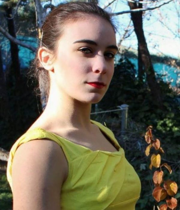 Lux Llamas | 
Profesora